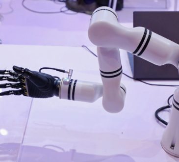 braccio robotico umanoide