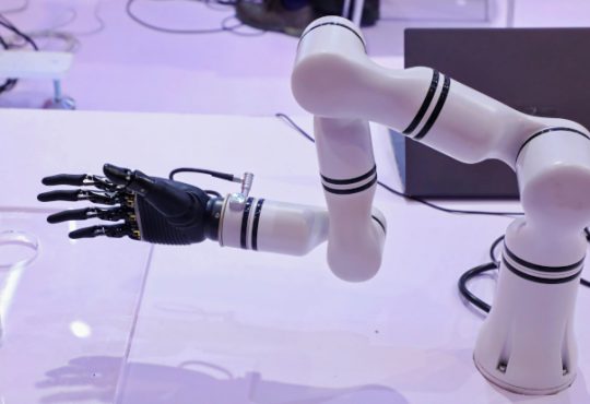 braccio robotico umanoide